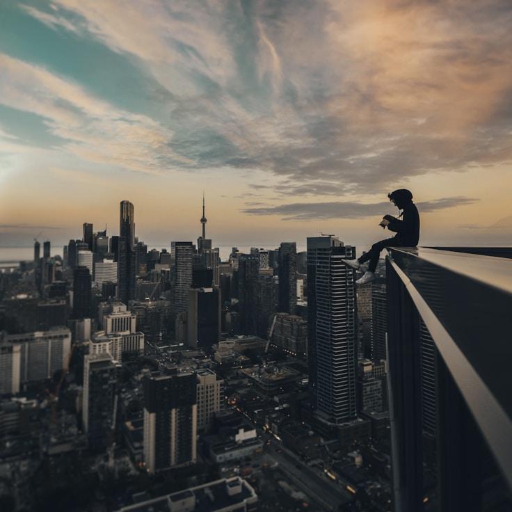 Parents evaluating schools in Spain